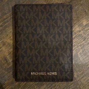 Micheal Kors Passport Wallet